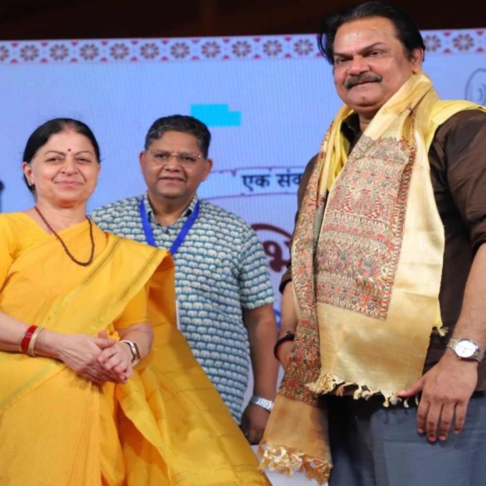 LU में गोमती पुस्तक मेले का चौथा दिन:बच्चों ने भरे सपनों के रंग, चंद्रकांता के ‘क्रूर सिंह’ भी पहुंचे