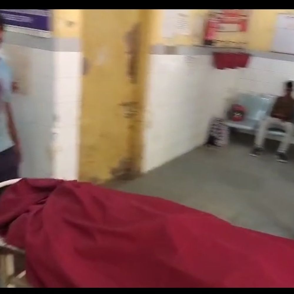 एटा में व्यक्ति की मौत:ऑटो से उतरते बाइक की टक्कर से हुआ हादसा, पुलिस जांच में जुटी