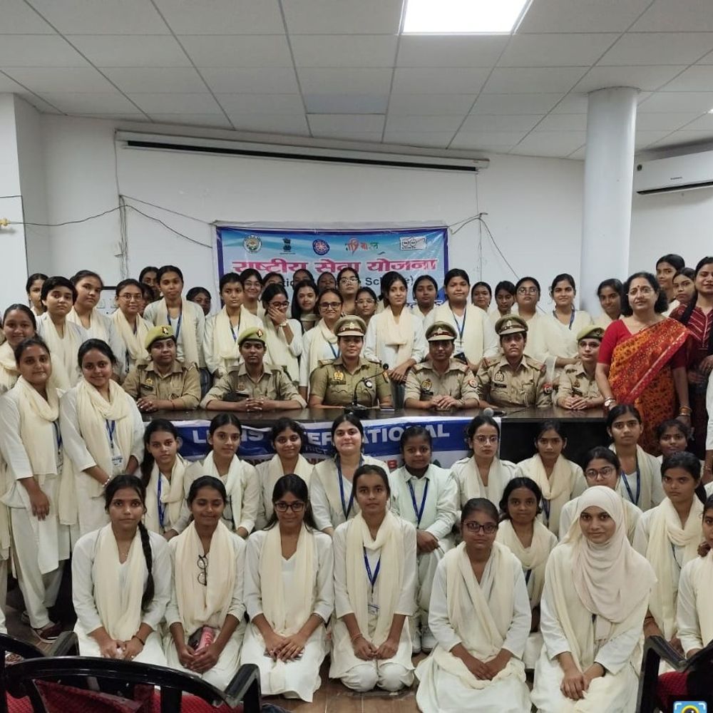 मिशन शक्ति फेज-5 के तहत नेशनल पीजी कॉलेज में संगोष्ठी:छात्राओं को महिला सुरक्षा हेल्पलाइन की जानकारी दी, 280 छात्राएं हुईं शामिल