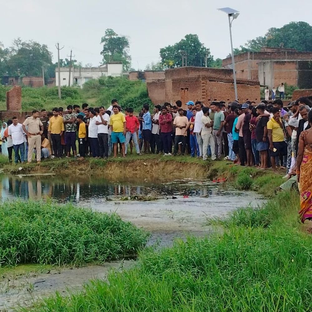 गिरिडीह में तालाब में डूबने से अधेड़ की मौत:  गड्ढेनुमा तालाब में नहाने के दौरान हुआ हादसा, किनारे पर मिले कपड़े और चप्पल – Giridih News