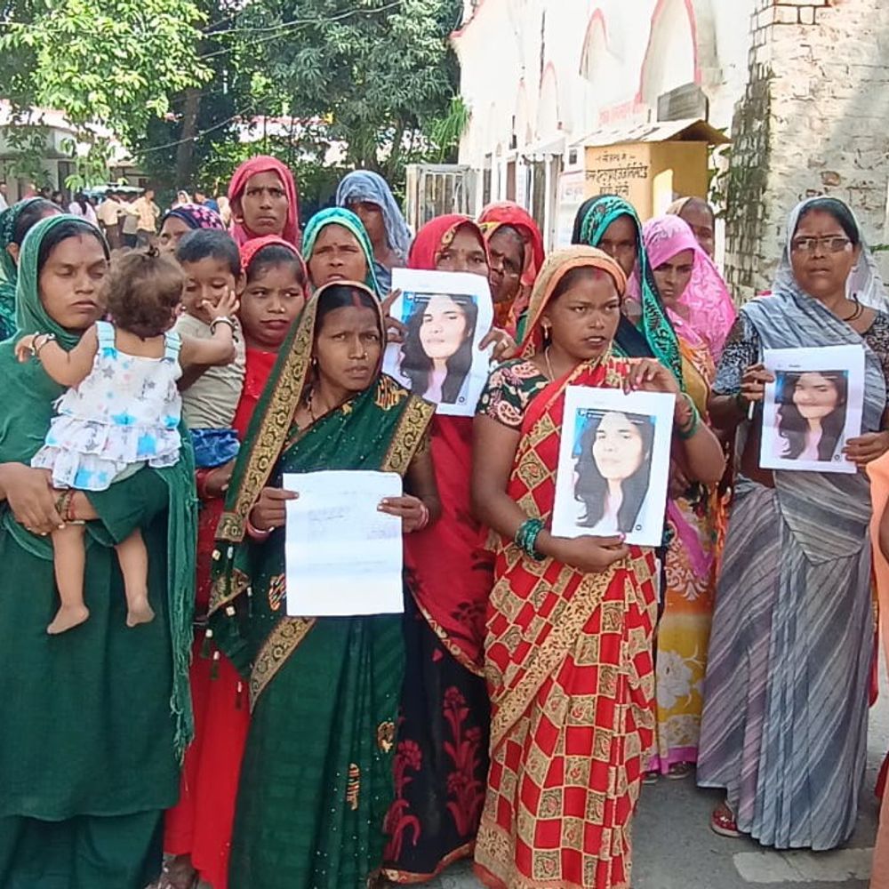 समूह लोन के नाम पर महिलाओं से करोड़ों की धोखाधड़ी:बरेली में सुनैना ठाकुर गैंग ने वाशिंग मशीन और पेंशन का झांसा देकर किया फर्जीवाड़ा