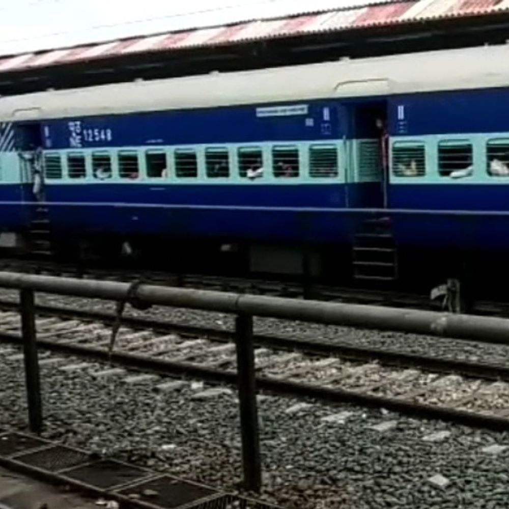 कासगंज-कानपुर एक्सप्रेस में बदलाव:24-25 सितंबर को निर्धारित समय पर चलेगी ट्रेन, बाकी दिन 70 मिनट की देरी जारी