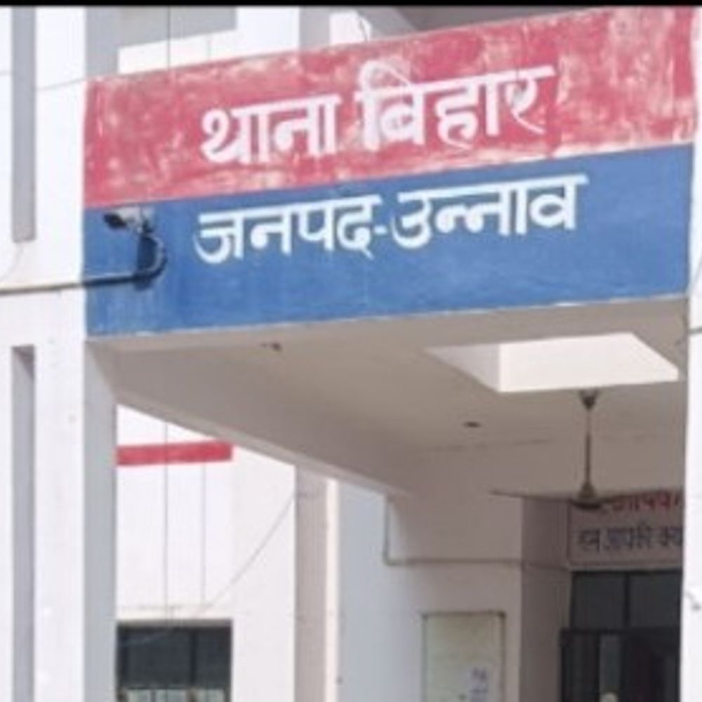पानी की टंकी के पास गड्ढे में मिला शव:उन्नाव में बुरी हालत में मिला, पहचान के लिए जांच जारी