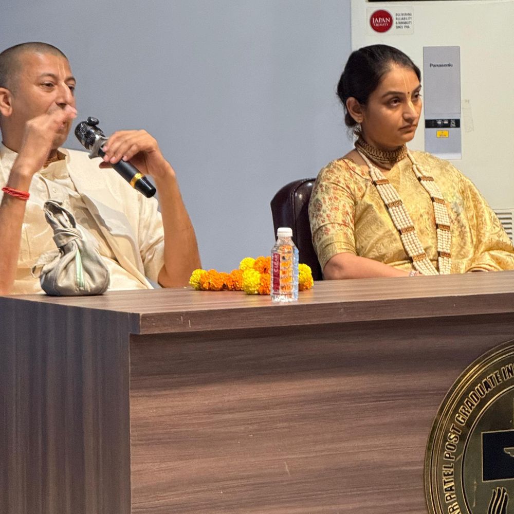 लखनऊ के डेंटल कॉलेज में गीता पर विशेष सत्र:इस्कॉन के विशेषज्ञों ने युवा डॉक्टरों को दिए जीवन जीने के गुर