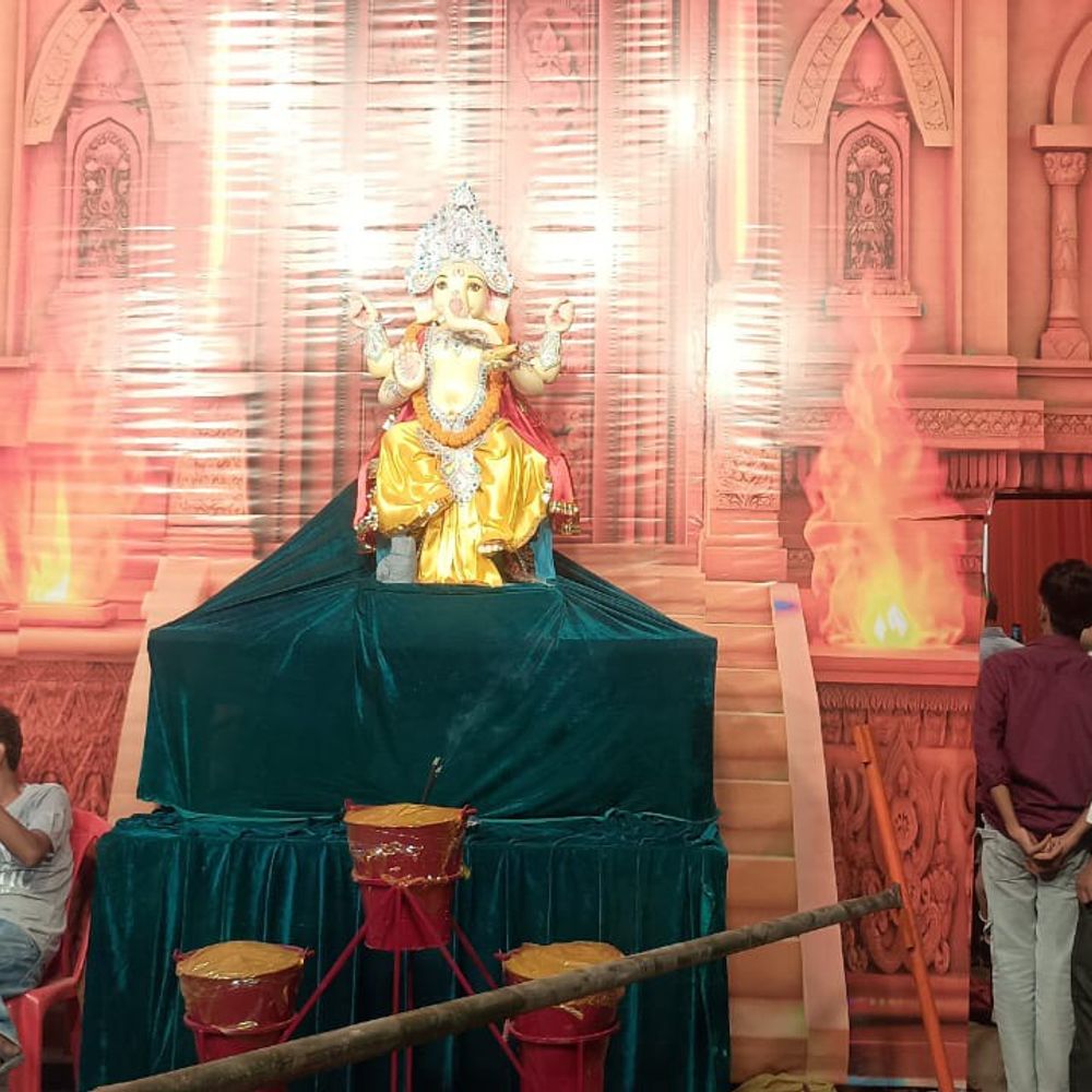 जौनपुर में 50 साल से लग रहा दुर्गा पंडाल:25 फीट ऊंची प्रतिमा, ऑपरेशन सिंदूर थीम पर आधारित सजावट
