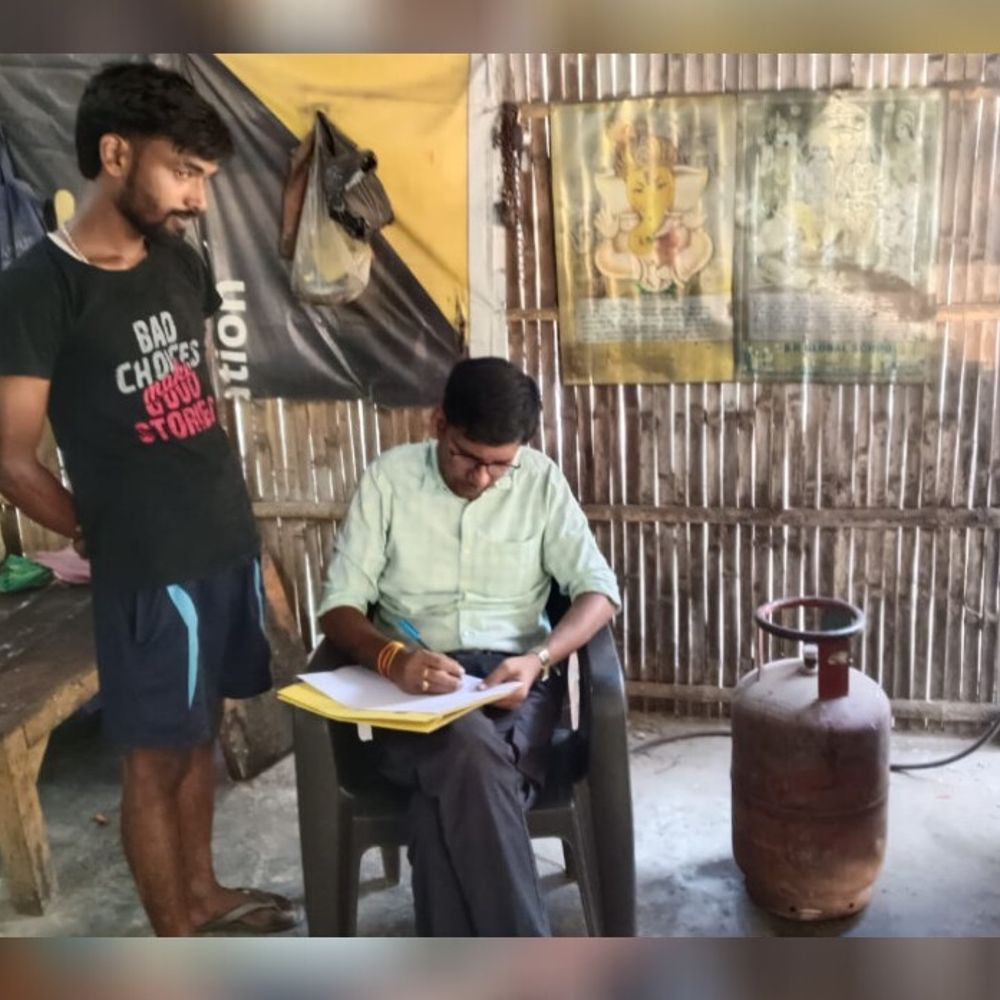 बीकेटी में घरेलू गैस सिलेंडर का अवैध इस्तेमाल:दो मिठाई की दुकानों पर कार्रवाई, सिलेंडर किए सीज