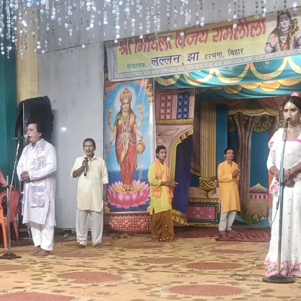 बदायूं में रामलीला का आगाज:दरभंगा के कलाकारों ने किया मंचन, प्रदर्शनी में 200 से ज्यादा दुकानें लगेंगी