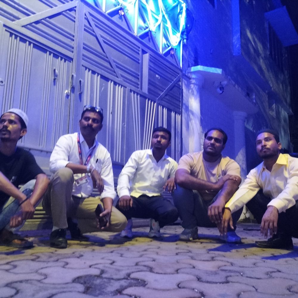 आज़म खान जेल से रिहा, घर पर समर्थकों की भीड़:अमरोहा से आए लोग मिलने के लिए दरवाजे पर धरने पर बैठे