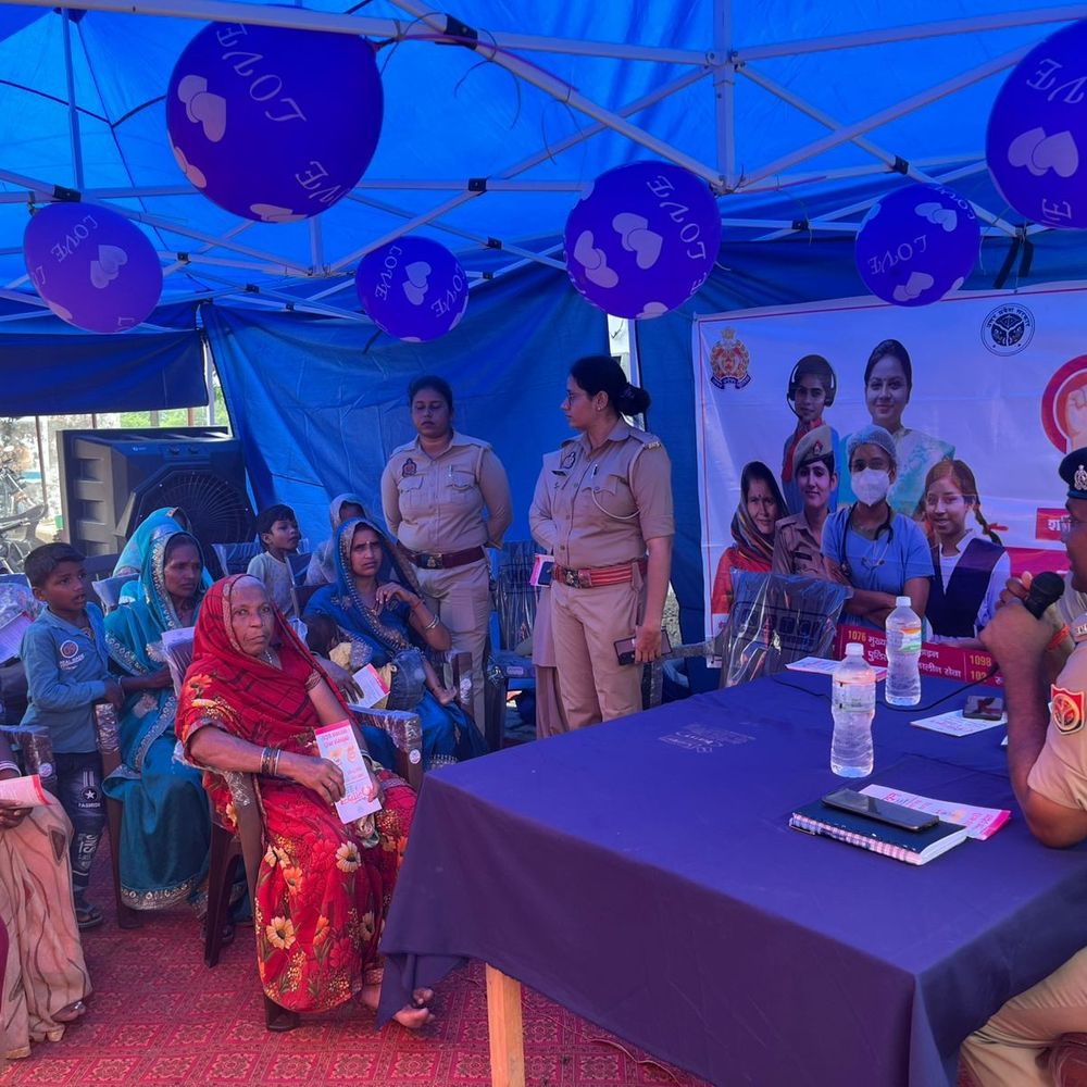 अमेठी के चार प्रमुख मंदिरों में महिला सुरक्षा केंद्र:24 घंटे तैनात रहेगी महिला पुलिस, हेल्पलाइन नंबर और कानूनी जानकारी भी मिलेगी