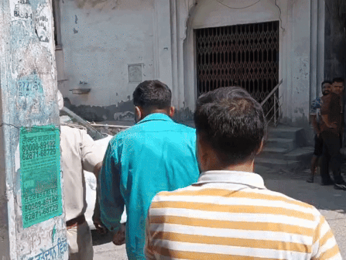 जालंधर में ब्लड सैंपल लेने आए युवक का कारनामा:  बाथरूम जाने के बहाने महिला का अश्लील वीडियो बनाने की कोशिश, लोगों ने की धुनाई – Jalandhar News