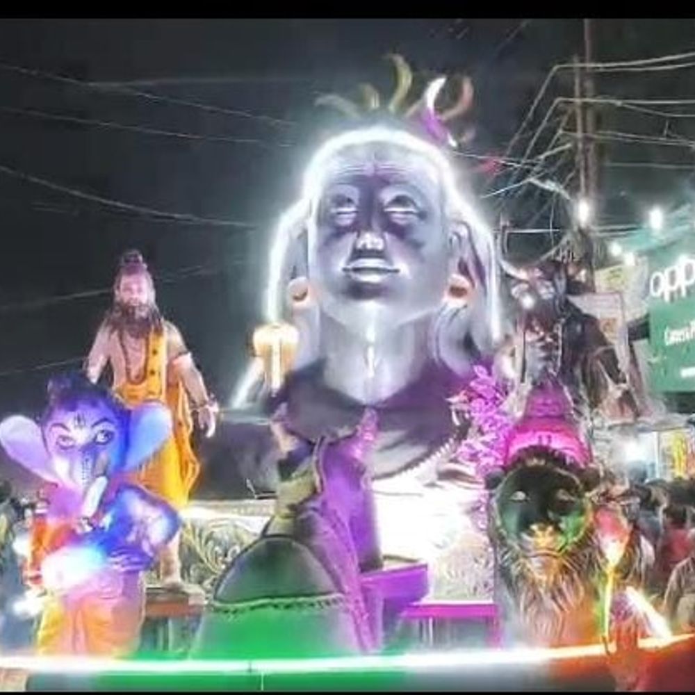 बुलंदशहर में पहली नवरात्रि पर माँ भवानी की शोभायात्रा:हजारों श्रद्धालुओं की भीड़ उमड़ी, तलवार और खप्पर वाली झांकी निकली