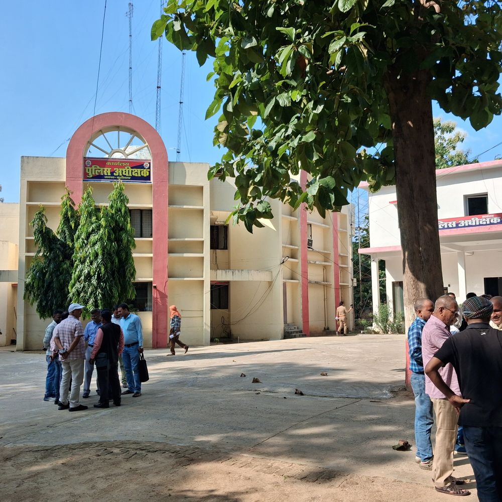 पशु तस्करी मामले में पुलिस कर्मियों पर कार्रवाई:23 पुलिसकर्मी मुख्यालय अटैच, पहले 8 पुलिस अधिकारियों पर हुई थी कार्रवाई