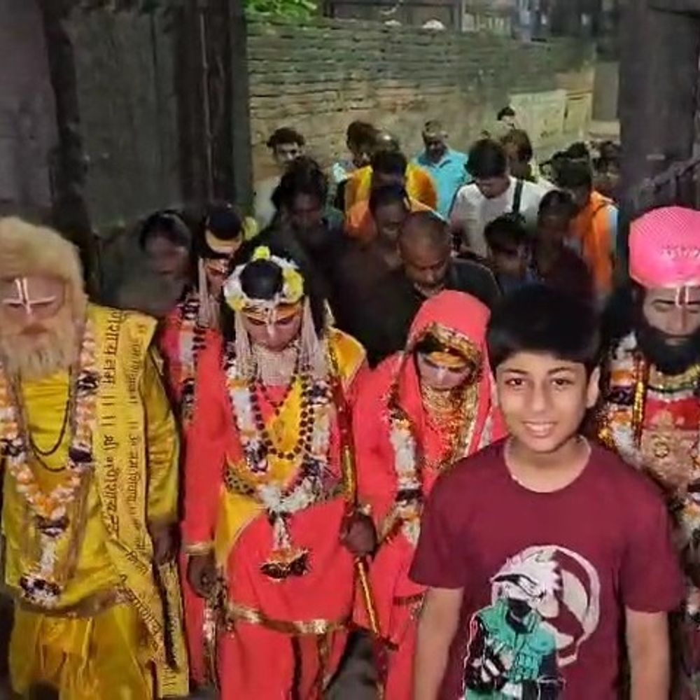पूर्वांचल में एकमात्र चलायमान रामलीला का मंचन:गाजीपुर में छठे दिन वनगमन और निषाद मिलन का दृश्य, भक्तों ने की शोभायात्रा
