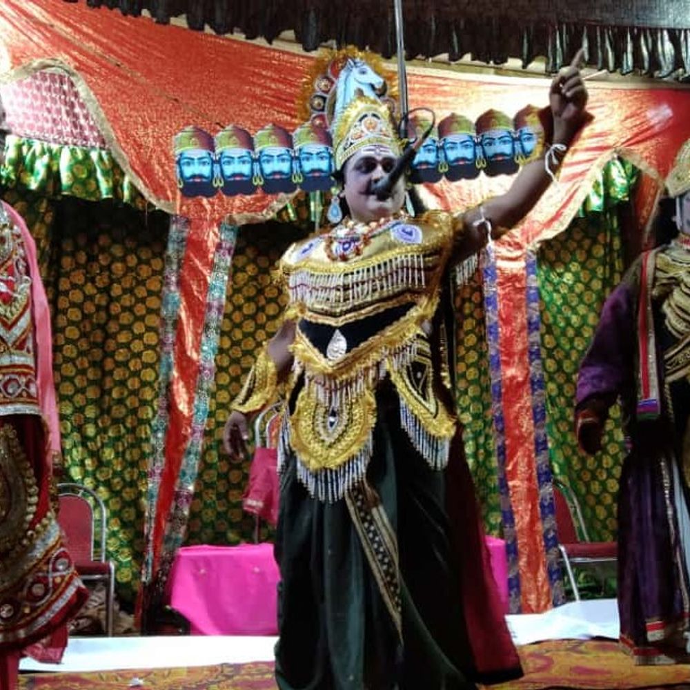 रावण के अत्याचारों से मचा हाहाकार:आजमगढ़ की पुरानी कोतवाली रामलीला में उमड़ रही है भक्तों की भारी भीड़, लगाया जयकारा