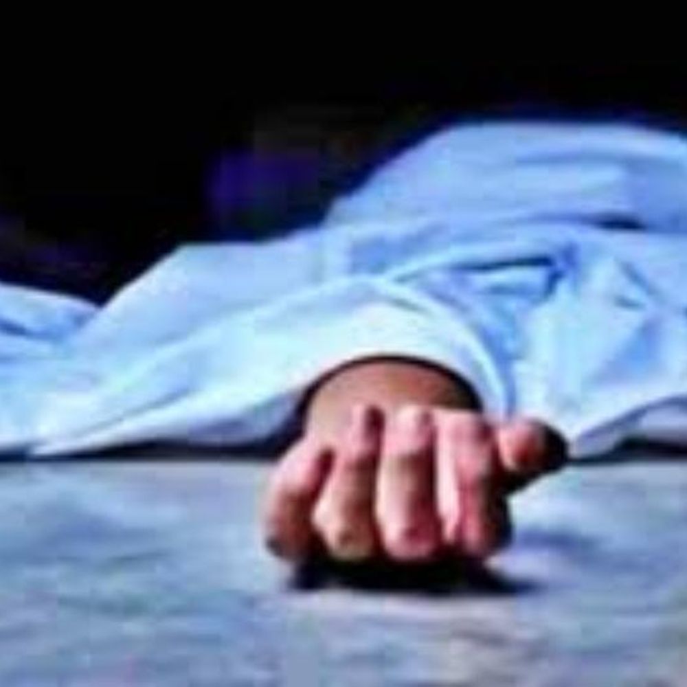 प्रेम-प्रसंग में युवती ने फांसी लगाकर जान दी:मकान के द्वितीय तल पर फंदे से लटका मिला शव, पोस्टमार्टम के बाद अंतिम संस्कार