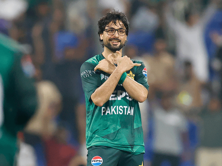 अबरार-हसरंगा ने सेलिब्रेशन कॉपी करके एक-दूजे को चिढ़ाया:रिव्यू गंवाकर अपने बॉलर पर भड़के पाकिस्तानी कप्तान, बाउंसर से फखर का हेलमेट टूटा; मोमेंट्स