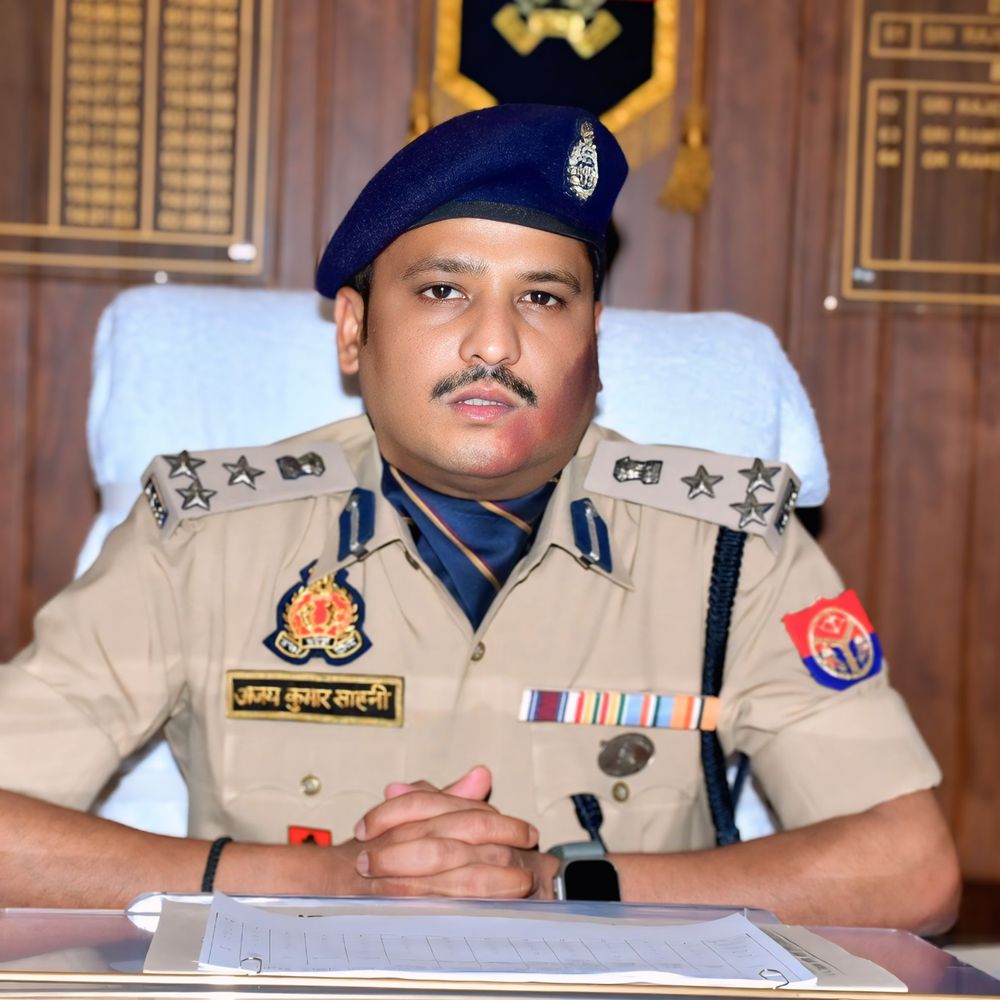 गाड़ियों पर जाति लिखने वालों पर होगी सख्त कार्रवाई:थानों से भी नाम के आगे से हटेगी जाति, DIG अजय साहनी का आदेश