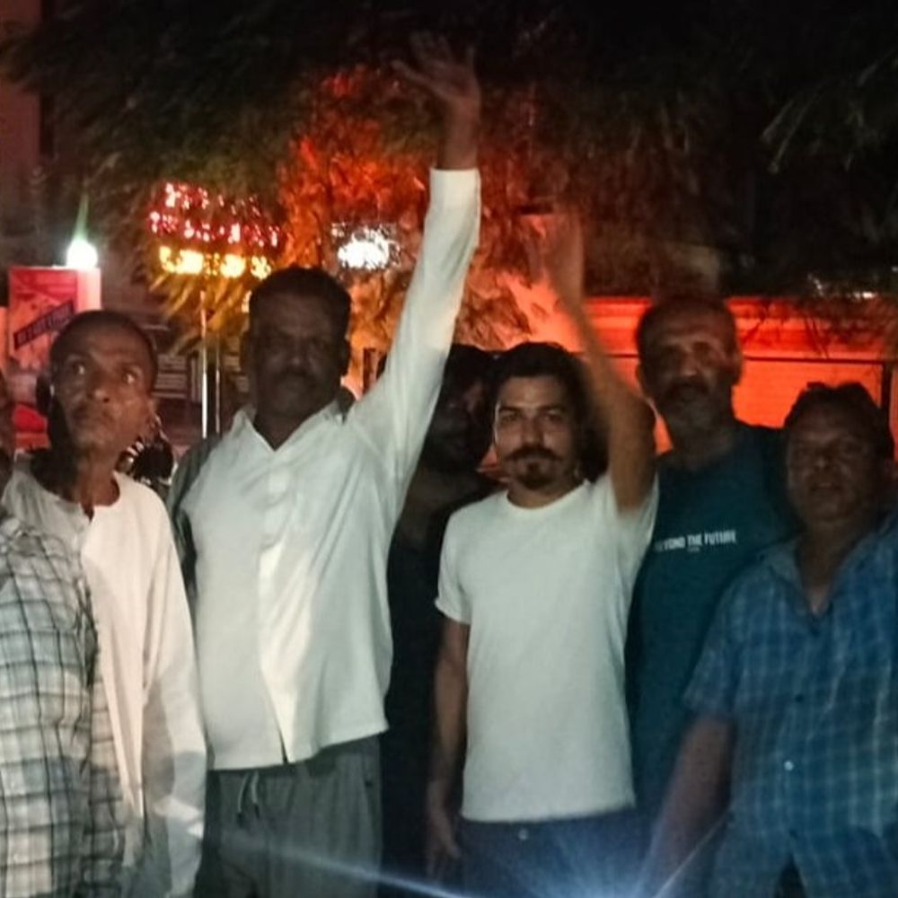 लखनऊ के महानगर में 6 घंटे लाइट गायब:बिजली घर पर पहुंचकर लोगों ने किया घेराव, अधिकारियों ने एक घंटे बाद उठाया फोन