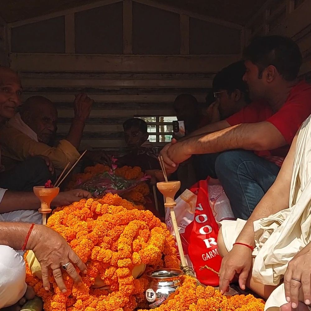 गाजीपुर में पूर्व विधायक अवधेश राय का अंतिम संस्कार:1942 में शहीद हुए नारायण राय के बेटे थे, नेहरू ने 2 माह की उम्र में गोद में लिया था