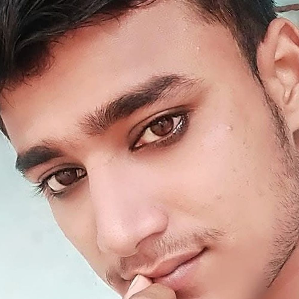 समस्तीपुर में सड़क हादसे में 2 दोस्तों की मौत:रेलवे स्टेशन जा रहे थे, रास्ते में अज्ञात वाहन ने मार दी ठोकर