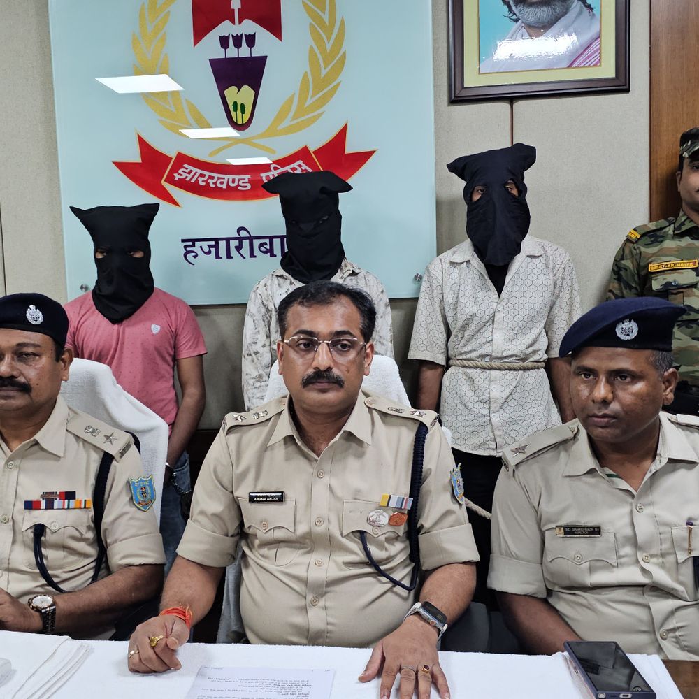 हजारीबाग में लूट की योजना बनाते 3 अपराधी गिरफ्तार:  2 देसी पिस्तौल, 10 जिंदा कारतूस और 35 हजार रुपए बरामद; एक फरार – Hazaribagh News