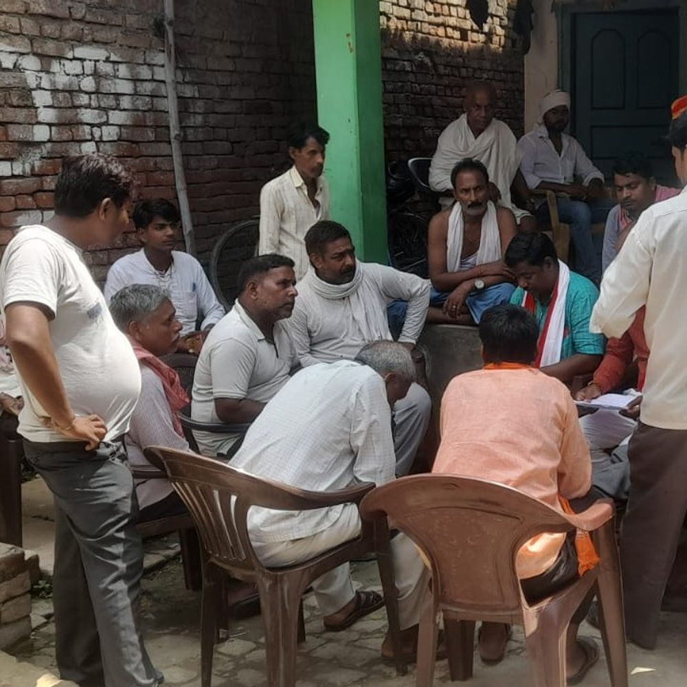 चंदौली में आशु विश्वकर्मा मौत मामले में न्याय की मांग:एलएसपी प्रतिनिधिमंडल ने परिवार से की मुलाकात, 20 लाख मुआवजे और नौकरी की मांग
