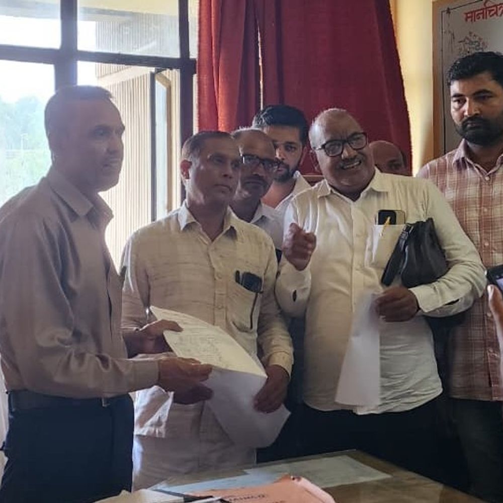 सहकारी समिति कर्मचारियों की चेतावनी:वेतन नहीं मिला तो 6 अक्टूबर से समितियों में लगेगा ताला, बैठक कर लिया निर्णय