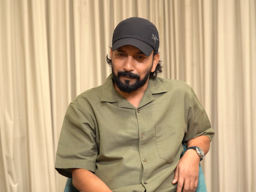 'मेरे डेब्यू को लेकर कुछ मीडिया वाहियात लिखती है':दीपक डोबरियाल ने बताया पहली फिल्म मिलने का किस्सा; हाल ही में 'जुगनुमा' में आए नजर