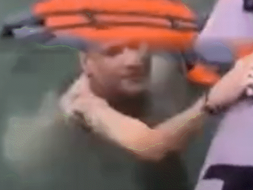 जुबीन के निधन से पहले का एक और वीडियो वायरल:बिना लाइफ जैकेट समुद्र में दिखे; 19 सितंबर को सिंगापुर में हुई थी मौत