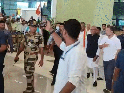 'चुनाव जीतने के बाद तय होगा बिहार सीएम फेस':CWC की मीटिंग से पहले बोली कांग्रेस; बैठक में शामिल होने राहुल गांधी पटना पहुंचे