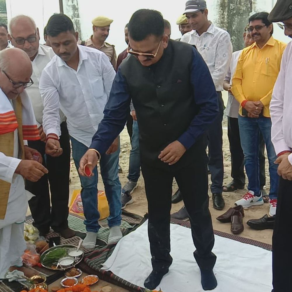 जौनपुर कलेक्ट्रेट में नए एनआईसी भवन का शिलान्यास:डिजिटल सेवाएं और वीडियो कॉन्फ्रेंसिंग की सुविधा मिलेगी