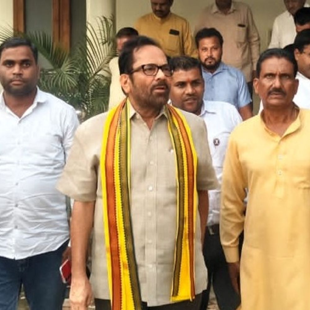 राजनीति से पहले सेहत की चिंता करें आजम खान:मुख्तार अब्बास नकवी बोले- सपा से जुड़ा है सियासी वजूद