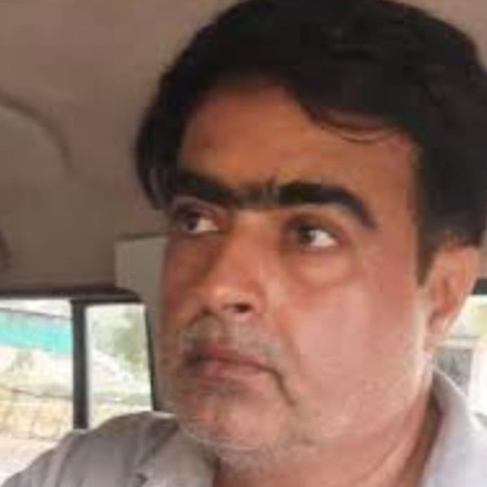 Durg's gutkha king arrested from Raipur | दुर्ग का गुटखा किंग रायपुर से गिरफ्तार: 10 करोड़ से ज्यादा की टैक्स चोरी के मामले में फरार गुटखा व्यापारी को एक महीने बाद जीएसटी ने किया गिरफ्तार - durg-bhilai News 1 whatsapp image 2025 09 24 at 14627 pm 1758707587