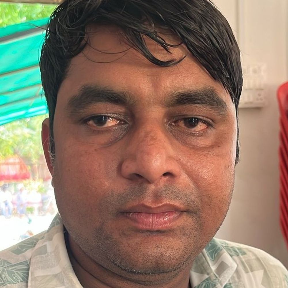 वाराणसी में एंटी करप्शन की टीम ने JE को पकड़ा:नलकूप कनेक्शन के लिए मांगे थे 30 हजार, रंगे हाथ दबोचा