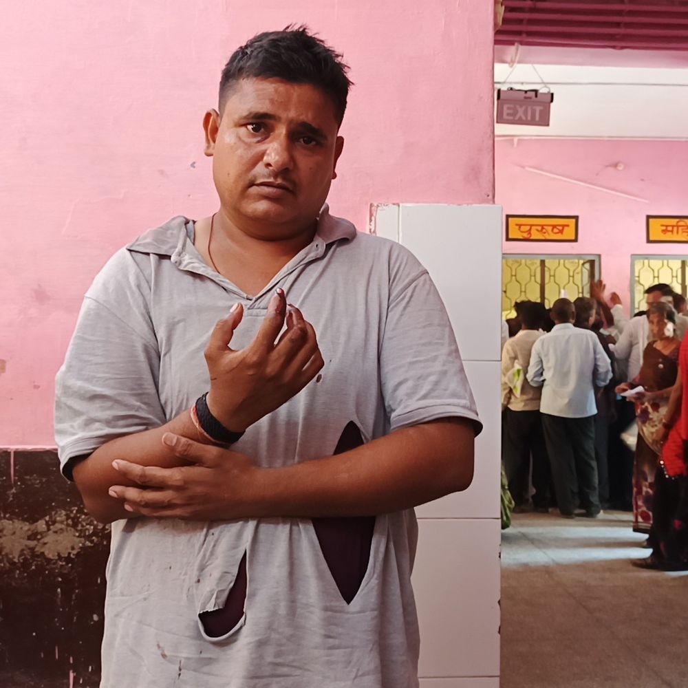 जलालाबाद में पानी पीने को लेकर मारपीट:दुकानदार ने युवक पर किया चाकू से हमला, उंगली कटी और टूटी