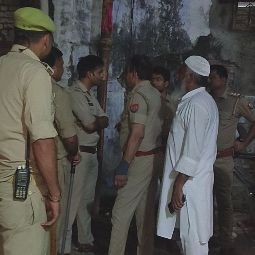 बरेली में I Love मोहम्मद पोस्टर पर तनाव:पुलिस ने मौके पर पहुंचकर संभाली स्थिति, सुरक्षा बढ़ाई गई