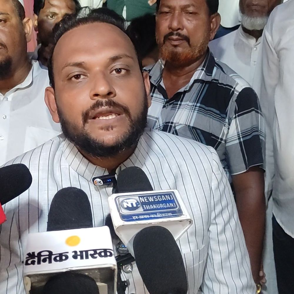 ठाकुरगंज विधानसभा से डॉक्टर आसिफ ने चुनाव लड़ने की घोषणा:"महफिल ए मशवरा" कार्यक्रम के दौरान किया अनाउंस, मशहूर गायक हैदर सैफुल्लाह भी रहे मौजूद