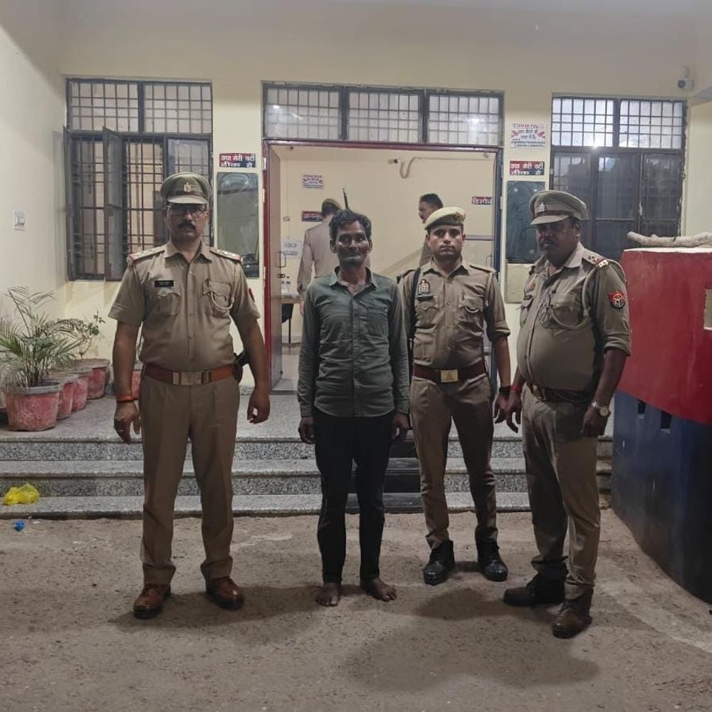 इटावा में ईंट से कूचकर ग्रामीण की हत्या:4 घंटे में आरोपी गिरफ्तार, घर में मिला था खून से लथपथ शव