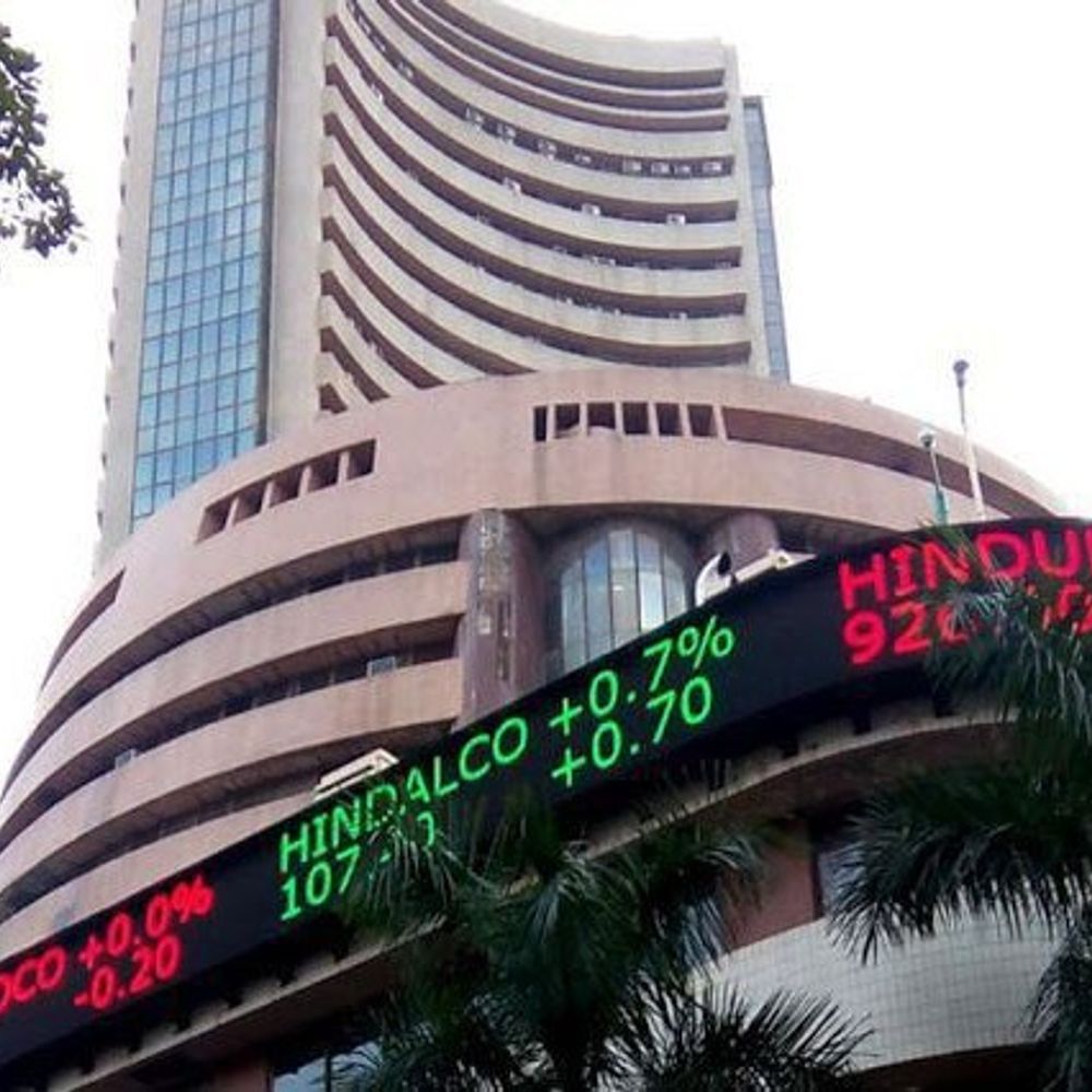 सेंसेक्स 556 अंक नीचे 81,160 पर बंद:निफ्टी 166 अंक गिरकर, 24,900 के नीचे आया; IT, रियल्टी और फार्मा शेयर्स आज टूटे