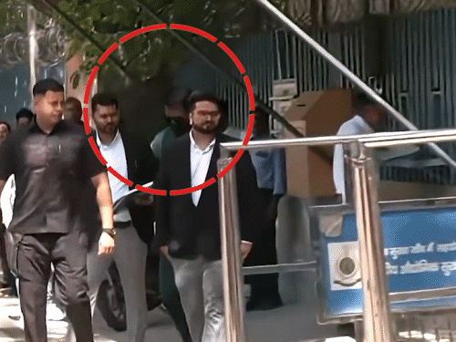 सोनू सूद से ED की 7 घंटे तक पूछताछ:सट्‌टेबाजी एप प्रमोशन केस से जुड़ा मामला; पूर्व क्रिकेटर युवराज-सुरेश रैना भी दे चुके हैं बयान