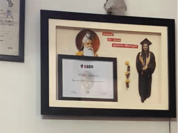 रोहिणी की मां बोलीं- संसद के सामने सामूहिक सुसाइड करेंगे:कहा- सांसद चंद्रशेखर ने बेटी को बर्बाद किया; पीएम से भी शिकायत की, लेकिन कुछ नहीं हुआ