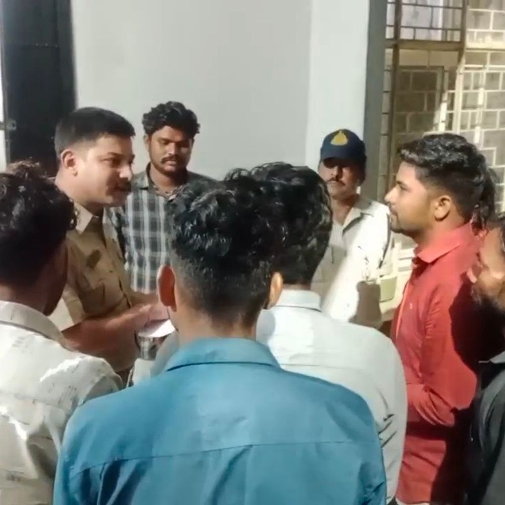 नीमच में गरबा स्थल के पास मांस बेचने से तनाव:मनासा में आरती के समय मांस बिक्री, ग्रामीणों ने थाने में की शिकायत