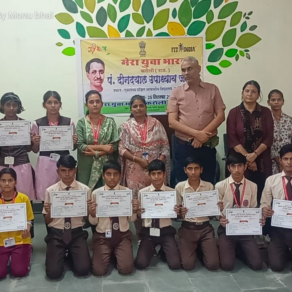 करौली में दीनदयाल उपाध्याय जयंती का आयोजन:एकलव्य मॉडल स्कूल में सैकड़ों छात्रों ने लिया आदर्शों को आत्मसात करने का संकल्प