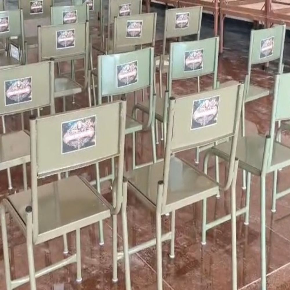 टोंक मेडिकल कॉलेज में डोनेट किए 50-50 टेबल-कुर्सी पलंग:मेडिकल स्टूडेंट्स को मिलेगी सुविधा, पूर्व विधायक मेहता की प्रेरणा से संस्थान ने 7 लाख की दी मदद