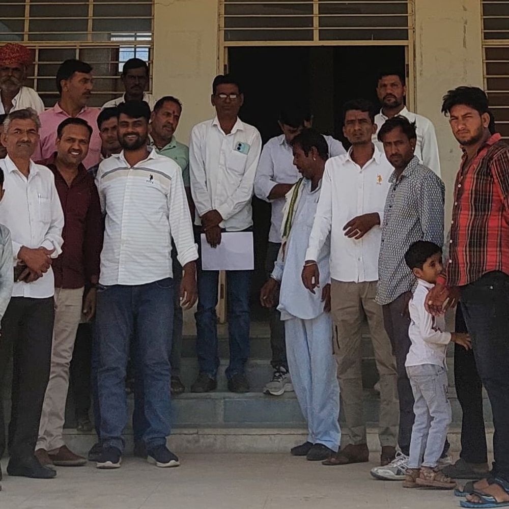 विधायक रतन देवासी के समर्थन में एकजुट हुआ समाज:पिछले दिनों विधायक काे मिली जान से मारने की धमकी, देवासी समाज ने एसडीएम को सौंपा ज्ञापन