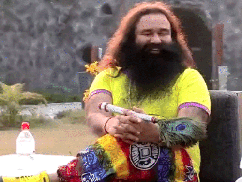 पंचकूला हिंसा में सरकार की भूमिका पर सवाल उठे:हाईकोर्ट बोला-जांच करेंगे; राम रहीम के दोषी करार होने के बाद 32 लोगों की मौत हुई थी