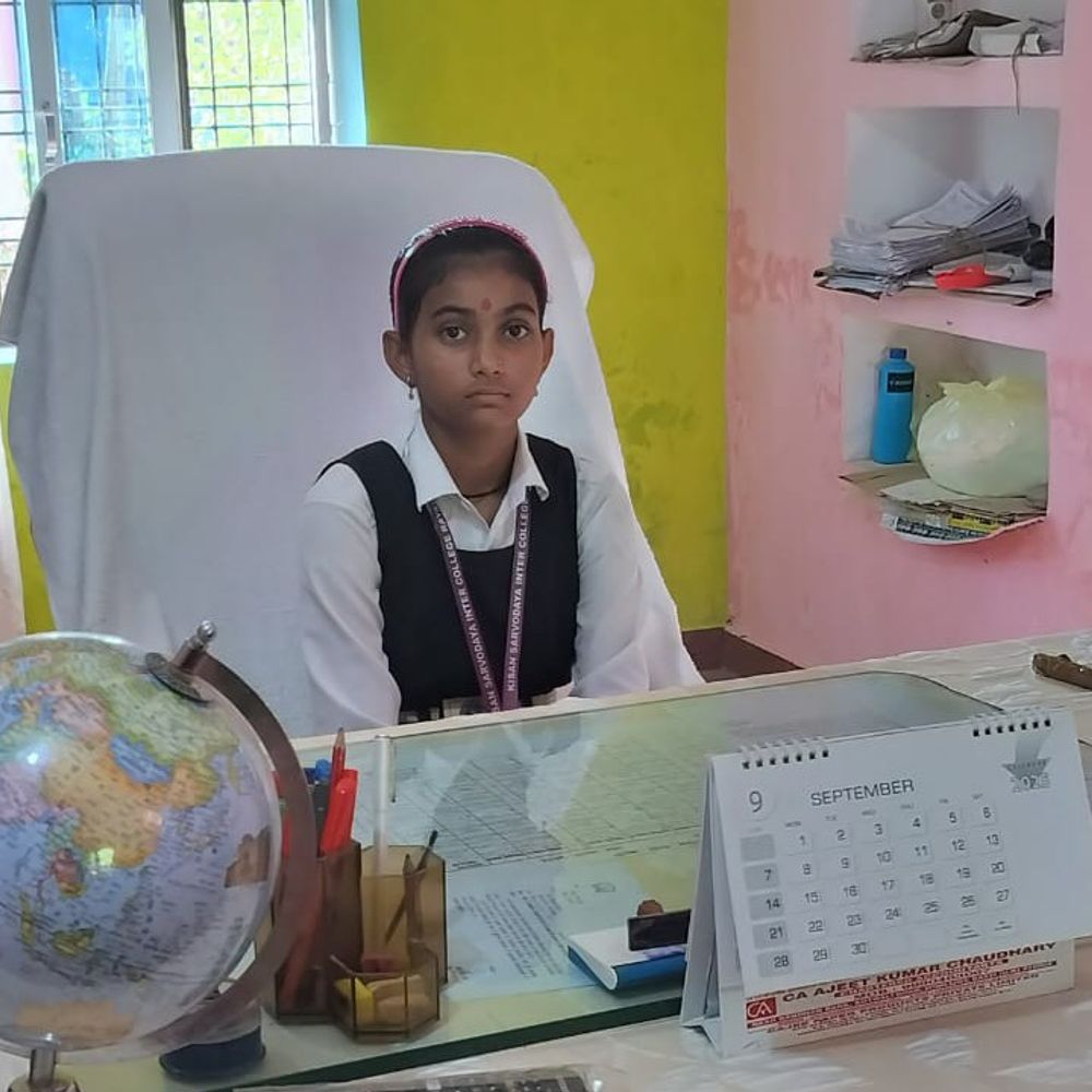 एक दिन के लिए छात्रा रुमन बनी प्रधानाचार्या:छात्रों-शिक्षकों को दिए अनुशासन और स्वच्छता के संदेश
