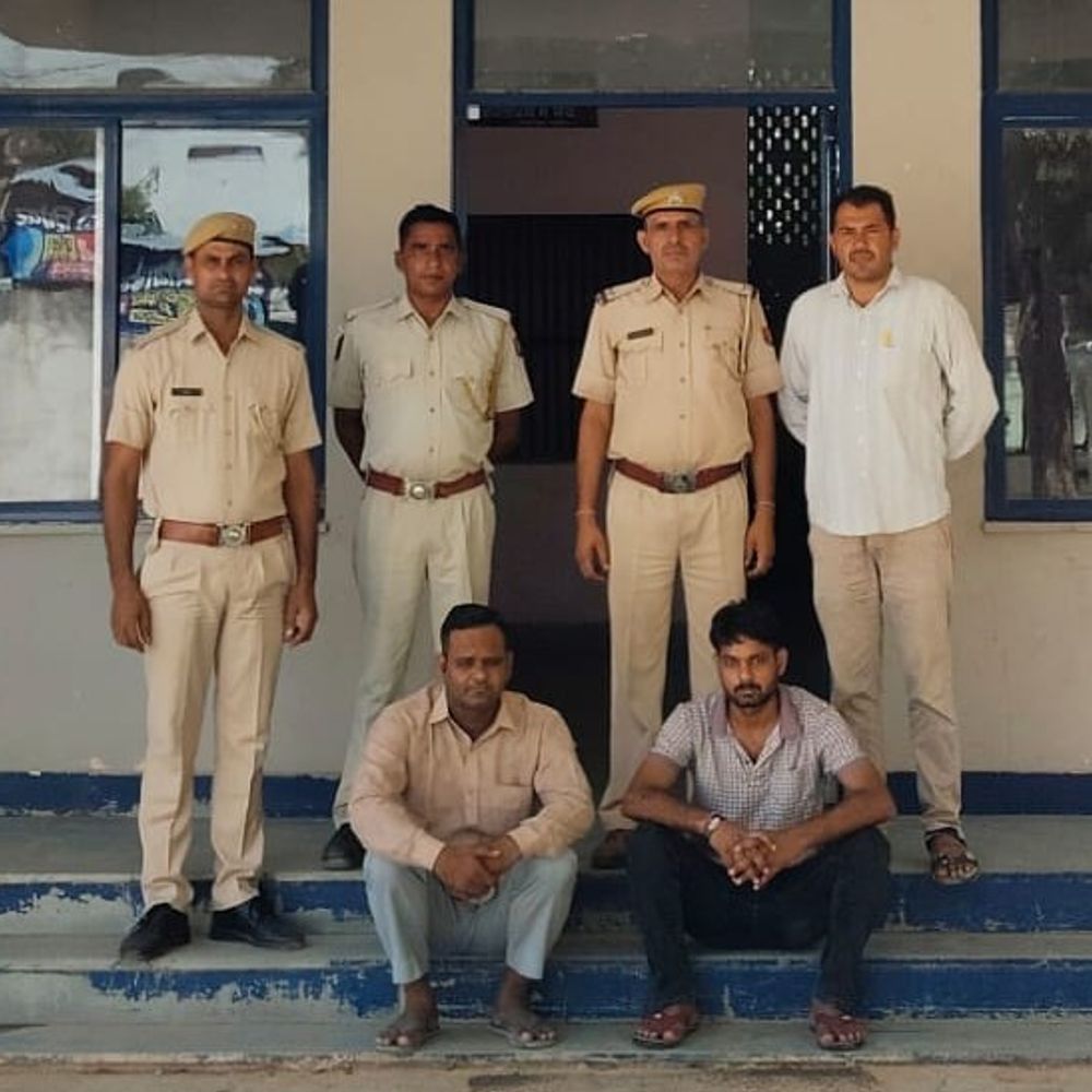 बुहाना में हमले के दो आरोपी गिरफ्तार:कुल्हाड़ी और लाठी से युवक पर किया था हमला, मोबाइल भी छीना