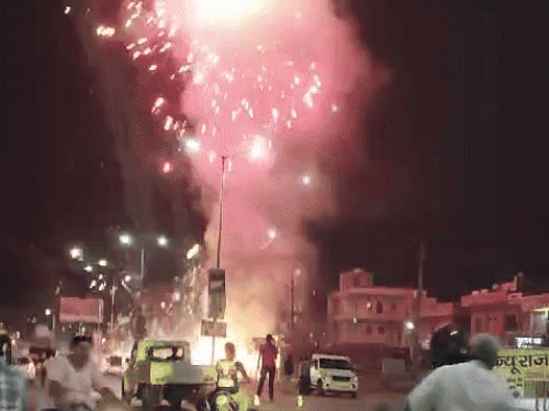 पंचांग में दो दिन 20 और 21 अक्टूबर को दिवाली:उज्जैन के विद्वान बोले– पूजा 20 को करना उचित; अगले दिन दोपहर 3:35 तक अमावस्या