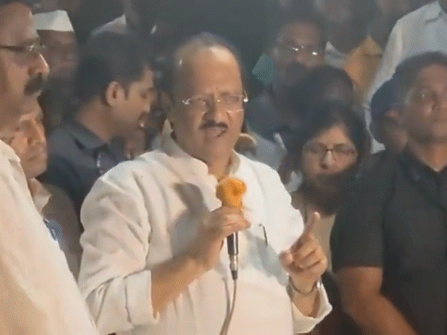 महाराष्ट्र के डिप्टी सीएम बोले- इसे ही CM बना दो:क्या हम कंचे खेलने आए हैं; किसान की कर्जमाफी की मांग पर भड़क गए पवार